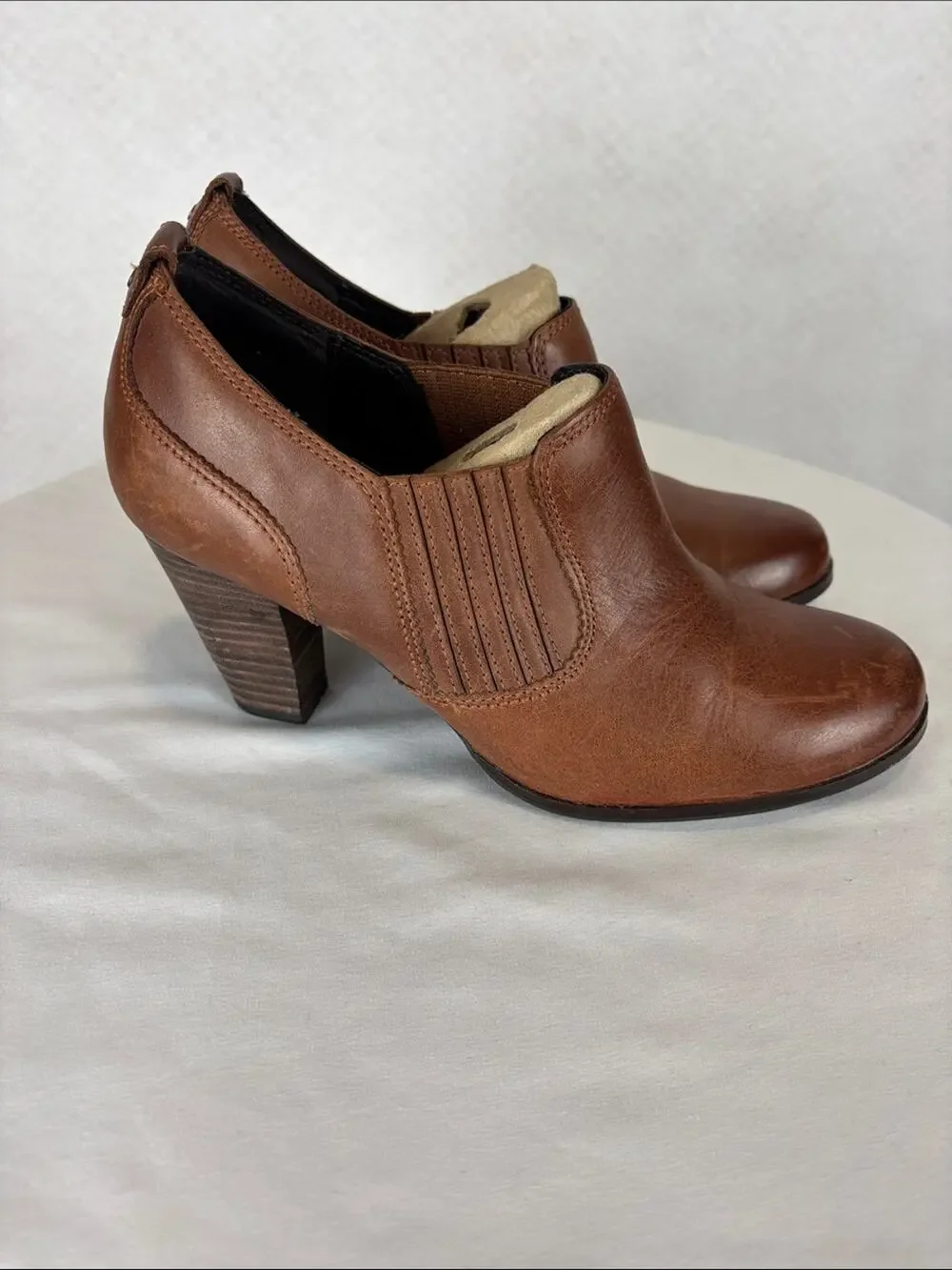 Clarks Artisan Brown Leather Ankle Booties Heeled Slip On Shoes Women’s 10M